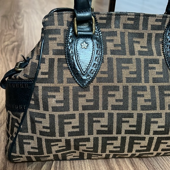 A161 - 💯% authentic Fendi shoulder bag - Picture 7 of 16